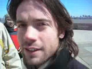 Au pied de la statue de la Liberté