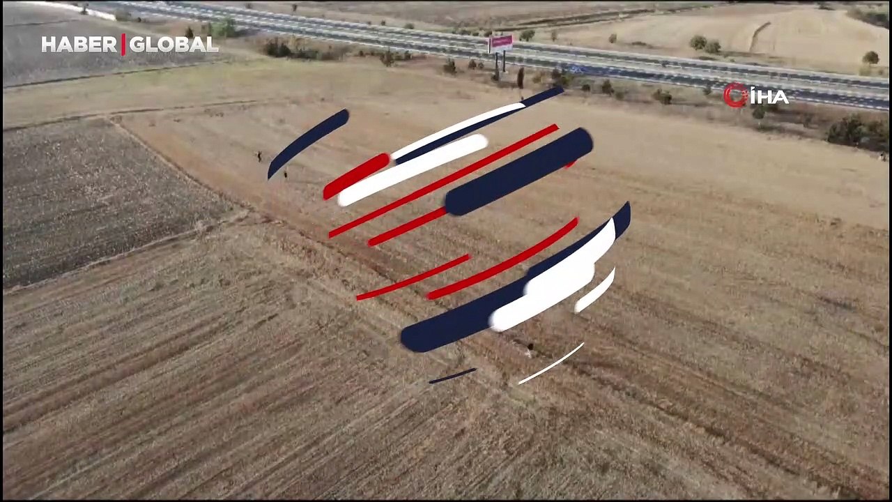 Tarlada göçmen kovalamacası dron kamerasında: 122 göçmen yakalandı