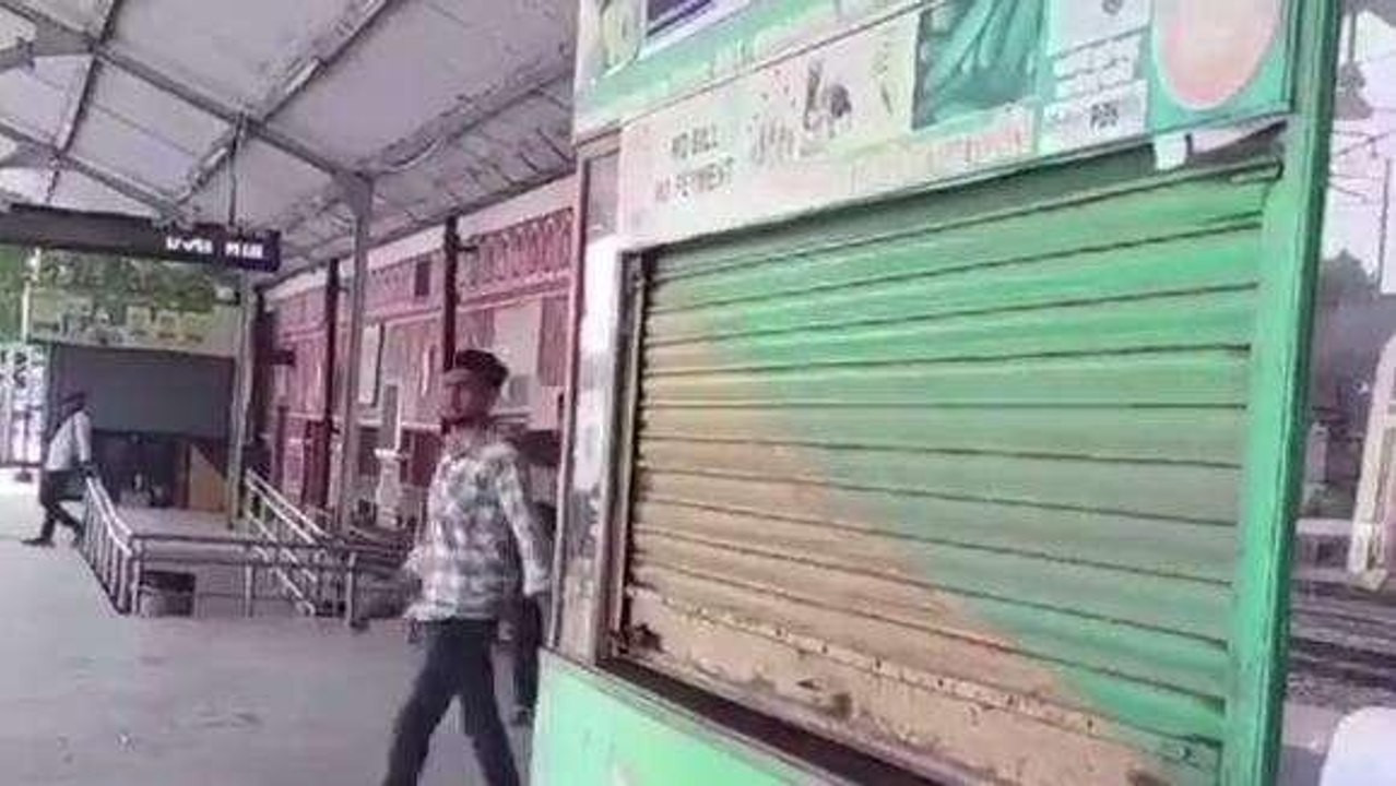 धौलपुर: रेलवे स्टेशन के वेंडरों ने आरपीएफ और जीआरपी के खिलाफ खोला मोर्चा, जानें पूरी खबर