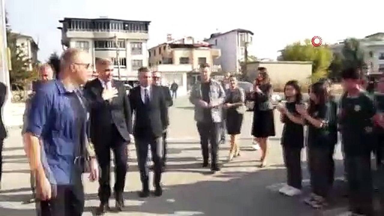 Le nom du lycée du 15 juillet a été changé en lycée de Düzce, le gouverneur a fait une déclaration sur les réactions