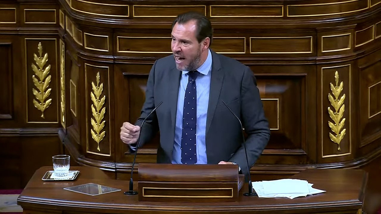 Óscar Puente: "Donde sí nos metieron a todos fue en una guerra sin escuchar a la calle, con mentiras sostenidas por el mismo que le marca a usted el paso a día de hoy, que instigó los peores atentados terroristas de nuestra historia"