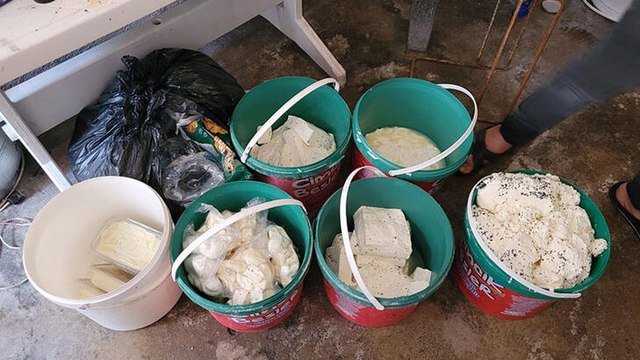 Merdiven altı üretilen 200 kilo peynir ile 10 kilo kaymak imha edildi