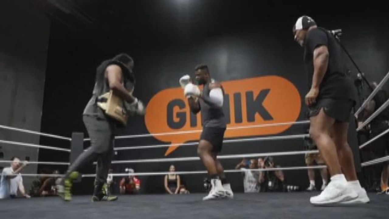Mike Tyson allena Francis Ngannou per il match con Tyson Fury