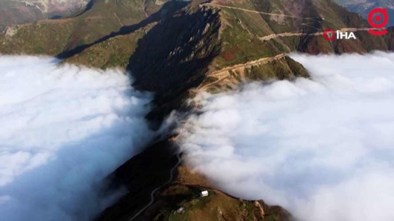 Artvin’de sis bulutunun oluşturduğu manzara hayran bıraktı