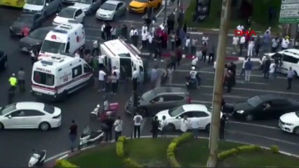 Download Video: İstanbul'un göbeğinde korkutan kaza! Araçla çarpışan ambulans yan yattı