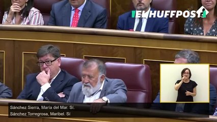 Un diputado del PSOE la lía unos segundos al votar a favor de la investidura de Feijóo