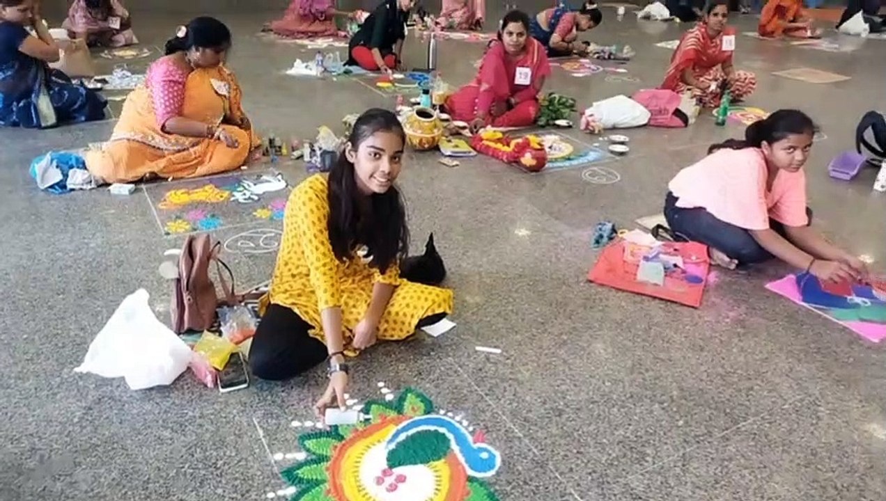 दसलक्षण पर्व : सांस्कृतिक कार्यक्रम में महिलाओं...