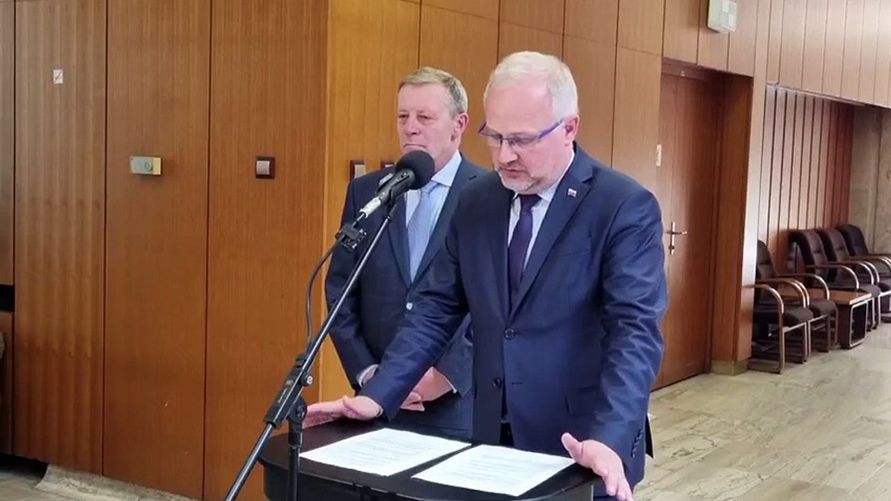 ZÁZNAM: Brífing ministra dopravy a výstavby SR P. Lančariča