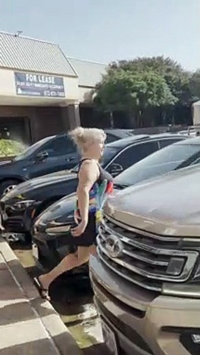 Angry Lady Gives Weirdly Aggressive Compliments