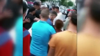 Le pervers qui prenait secrètement des photos de la femme a été battu par les locaux