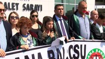 Les avocats membres du barreau d'Adana ont réagi au meurtre de leurs collègues à Bodrum