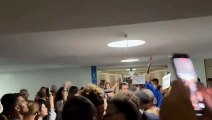 Representantes da comunidade LGBTQIAP+ protestam no Anexo II da Câmara