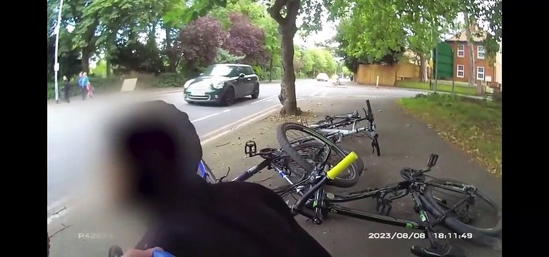 Plain-clothes police catch drug dealer after witnessing deal