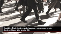 Kadıköy-Eminönü seferini yapan yolcu vapurunda denize düşen kişi kurtarıldı