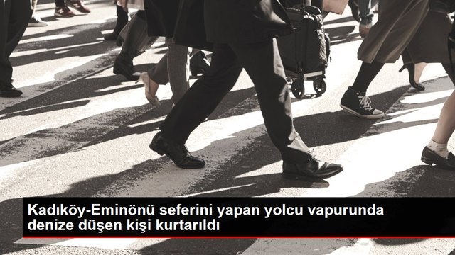 Kadıköy-Eminönü seferini yapan yolcu vapurunda denize düşen kişi kurtarıldı