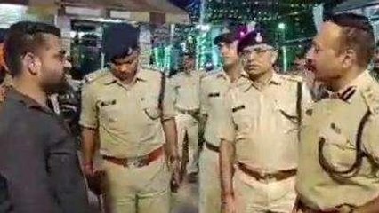 छतरपुर: त्योहारों को लेकर पुलिस ने निकाला फ्लैग मार्च, शान्ति व्यवस्था बनाने दिए निर्देश