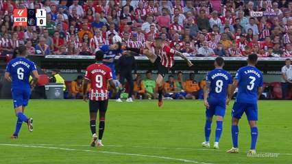 Oihan Sancet expulsé pour ce tacle interdit !