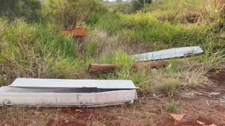 Caixões usados são descartados em terreno de Jandaia do Sul; vídeo