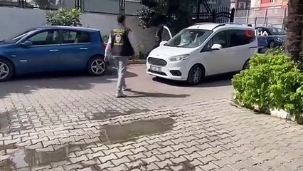 Il a volé 50 000 TL à la personne qu'il avait invitée chez lui en disant "Soyons ensemble".