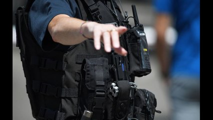 VIDEO: Prison avec sursis requis contre des policiers accusés de violences