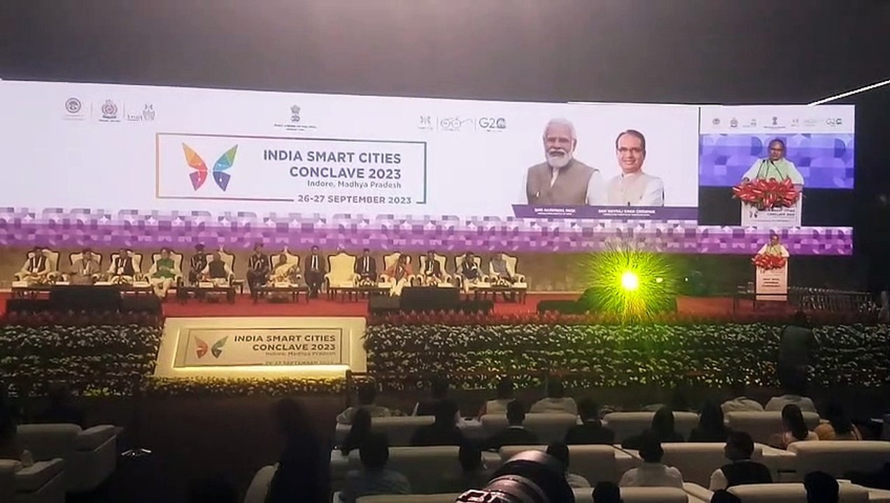 Video: स्मार्ट सिटी कॉन्क्लेव में शिवराजसिंह चौहान ने कविता के माध्यम से इंदौर को सराहा