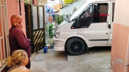 Un minibus transportant des immigrants illégaux a eu un accident à Edirne