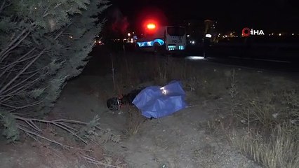 La moto, qui n'arrivait pas à prendre le virage, est tombée dans le talus : 1 mort