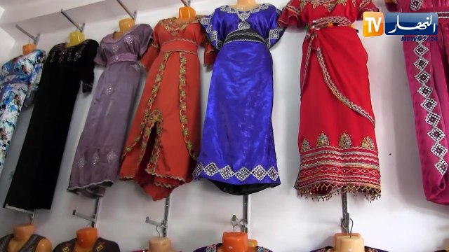 بجاية: نسيمة.. حرفية تمسكت بصناعة الجبة التقليدية حفاظا على الموروث الثقافي