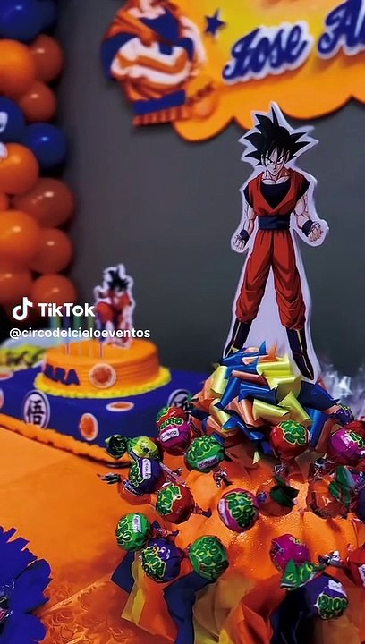 Joven de 29 años celebra su cumpleaños al estilo 'Gokú'