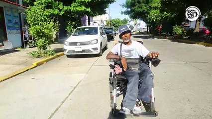 Le donaron silla de ruedas eléctrica a Don Genovevo Heriberto