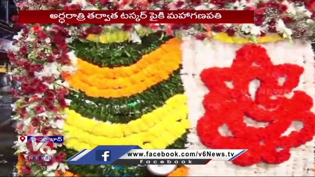 Devotees Facing Issues Due To Heavy Water Logged On Roads At Khairatabad Ganesh _ V6 News (1)