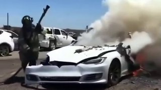 The way firefighters deal with a burning electric car.