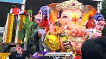 Devotees Perform Bajana In Front Of Balapur Ganesh | Ganesh Nimajjanam 2023 | V6 News