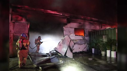 옛 세입자가 공장 건물 불 지르고 도주...경찰 추적 / YTN