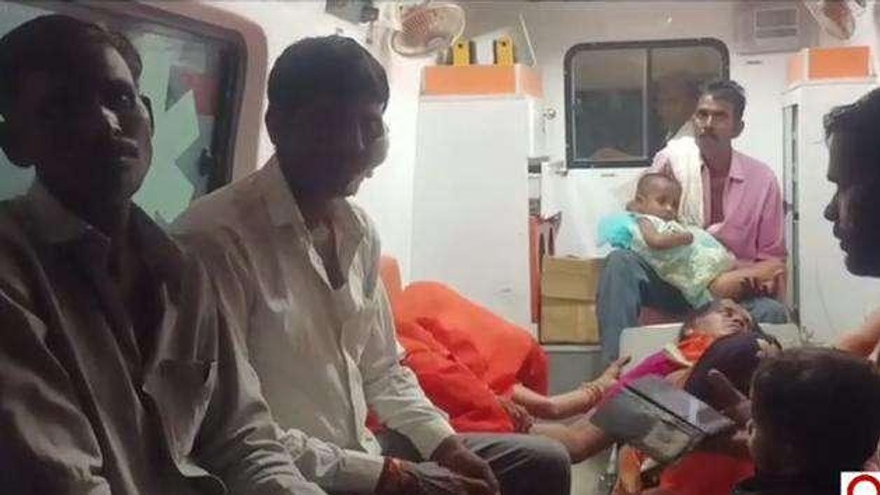 दतिया: दो बाइकों की जोरदार भिड़ंत, तीन गंभीर घायलों को पहुंचाया अस्पताल