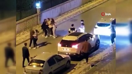 Saç saça kadın kavgasını erkekler oturup seyretti!