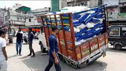 रह रह कर खुल रही आरयूआईडीपी के काम की कलई, अब सड़क में धंसा मिनी ट्रक