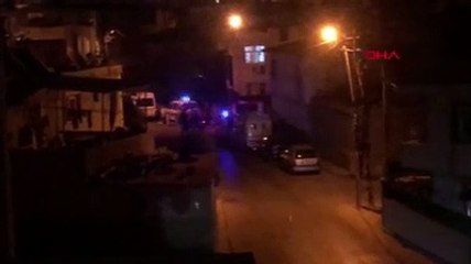 İşten eve dönen adam, karısını boğazı kesilmiş halde buldu