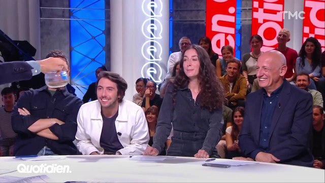 Yann Barthès se joue de la peur autour des punaises de lit dans Quotidien , TMC