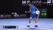 Un dernier jeu blanc et Djokovic rejoint Tsitsipas en finale