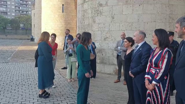La presidenta de las Cortes de Aragón, Marta Fernández, niega el saludo a Irene Montero