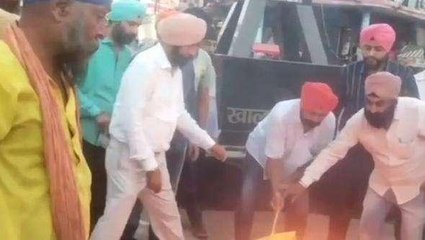 रायबरेली: सिख समाज के लोगों ने कनाडा सरकार व खालिस्तानी समर्थक सिखों का फूंका पुतला