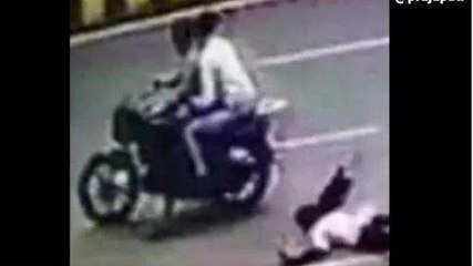 इंदौर: मोबाइल लूट के आरोपी कैमरे में कैद, पुलिस कर रही तलाश