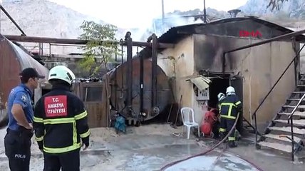 Amasya'da yanan asfalt şantiyesi gökyüzünü 'siyah'a boyadı!