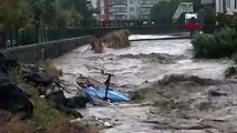 Çanakkale'de sağanak: Bir tekne battı, yollar göle döndü