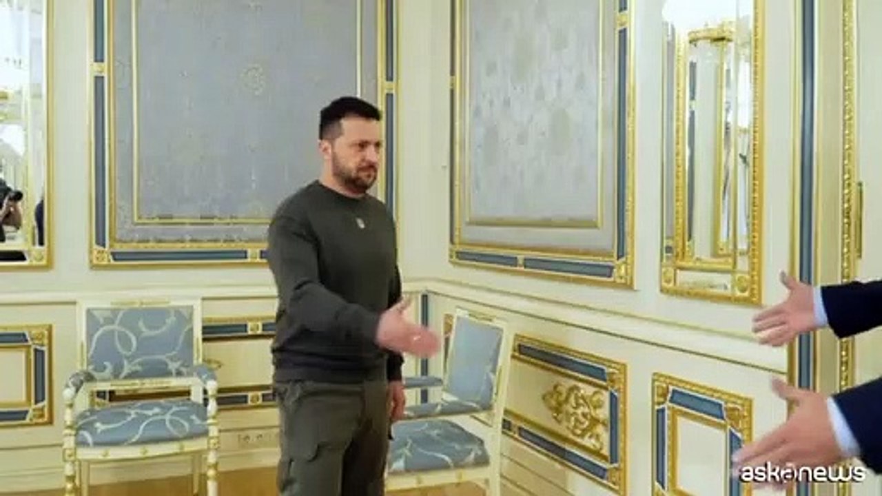 Ucraina, ministro Difesa Gb a sorpresa a Kiev incontra Zelensky