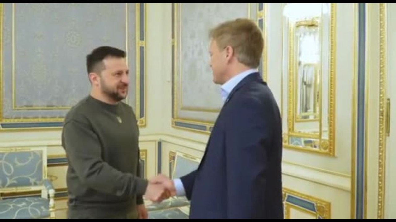 Ucraina, ministro Difesa Gb a sorpresa a Kiev incontra Zelensky