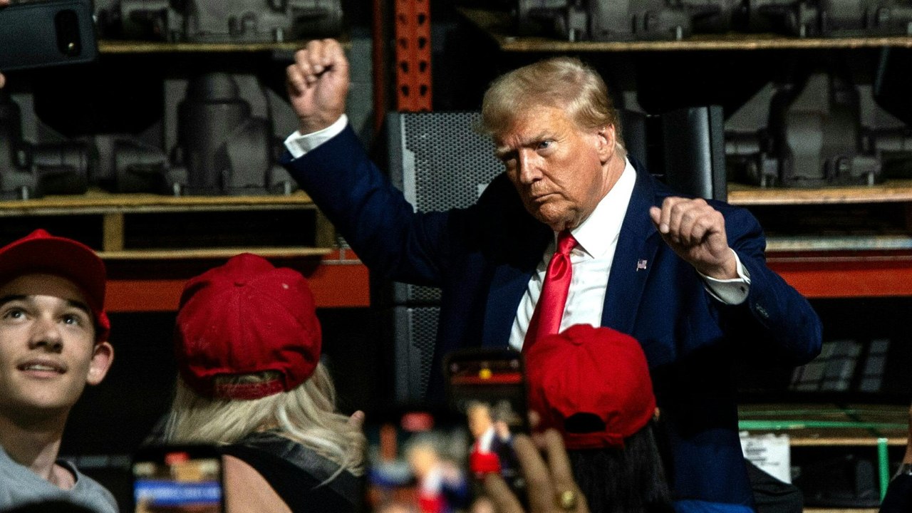 Trump wettert vor Auto-Arbeitern gegen 'Umwelt-Spinner'