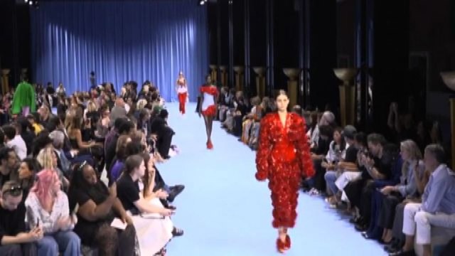 Moda, Balmain sfila a Parigi nonostante il furto della collezione