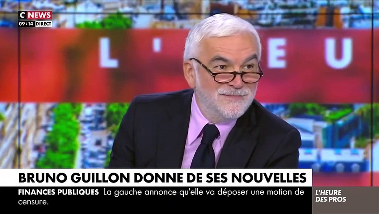 Sur le plateau de "L'Heure des pros" sur CNews,...